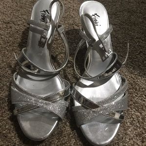 Fioni strappy silver dress low heels size 9